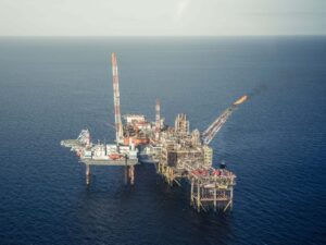 سهام غول‌های نفتی کم‌ارزش می‌شود؟