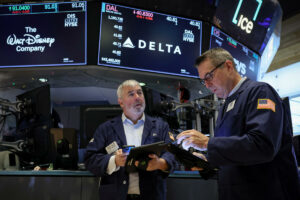 هشدار کارشناسان وال استریت برای سال ۲۰۲۴